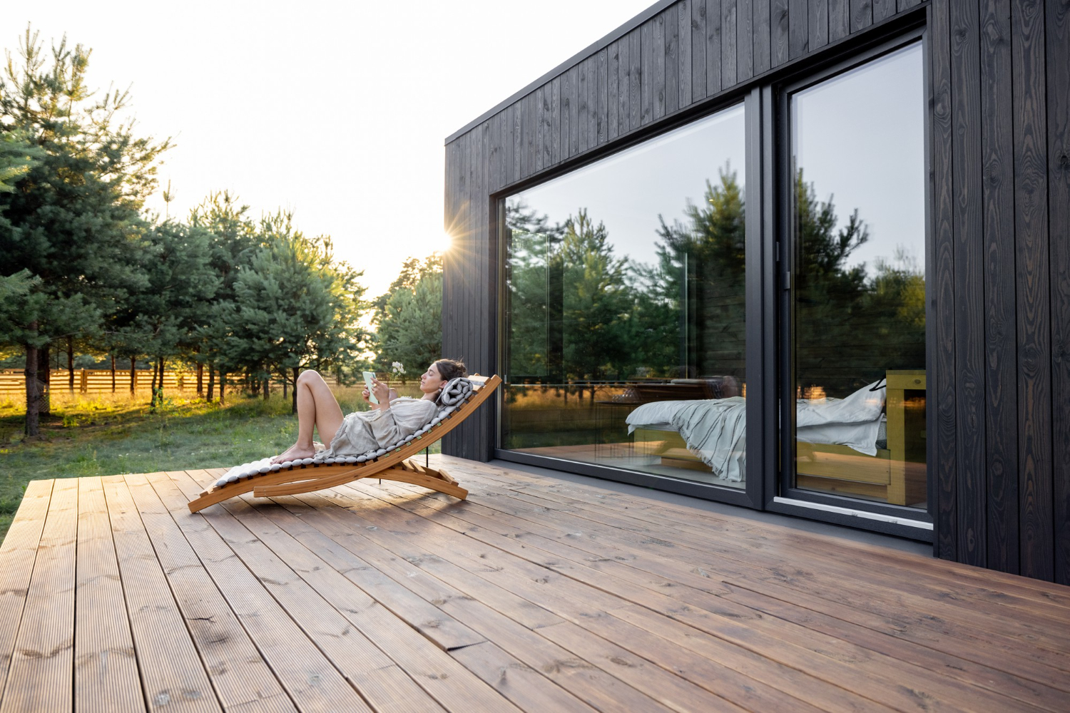 The Benefits of Custom Decking for Your Home’s Value and Aesthetic Appeal