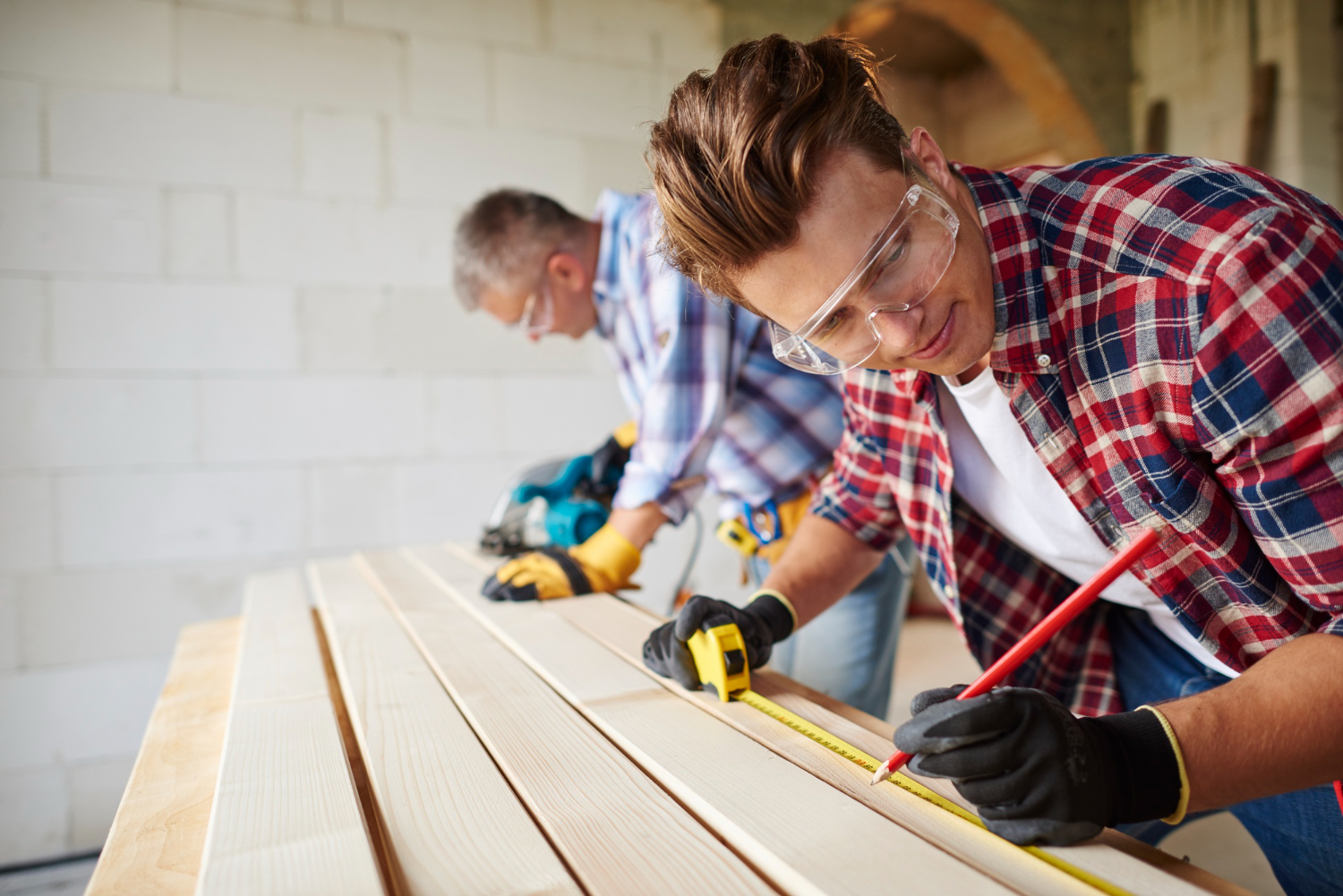 Top Questions to Ask When Hiring Residential Deck Builders