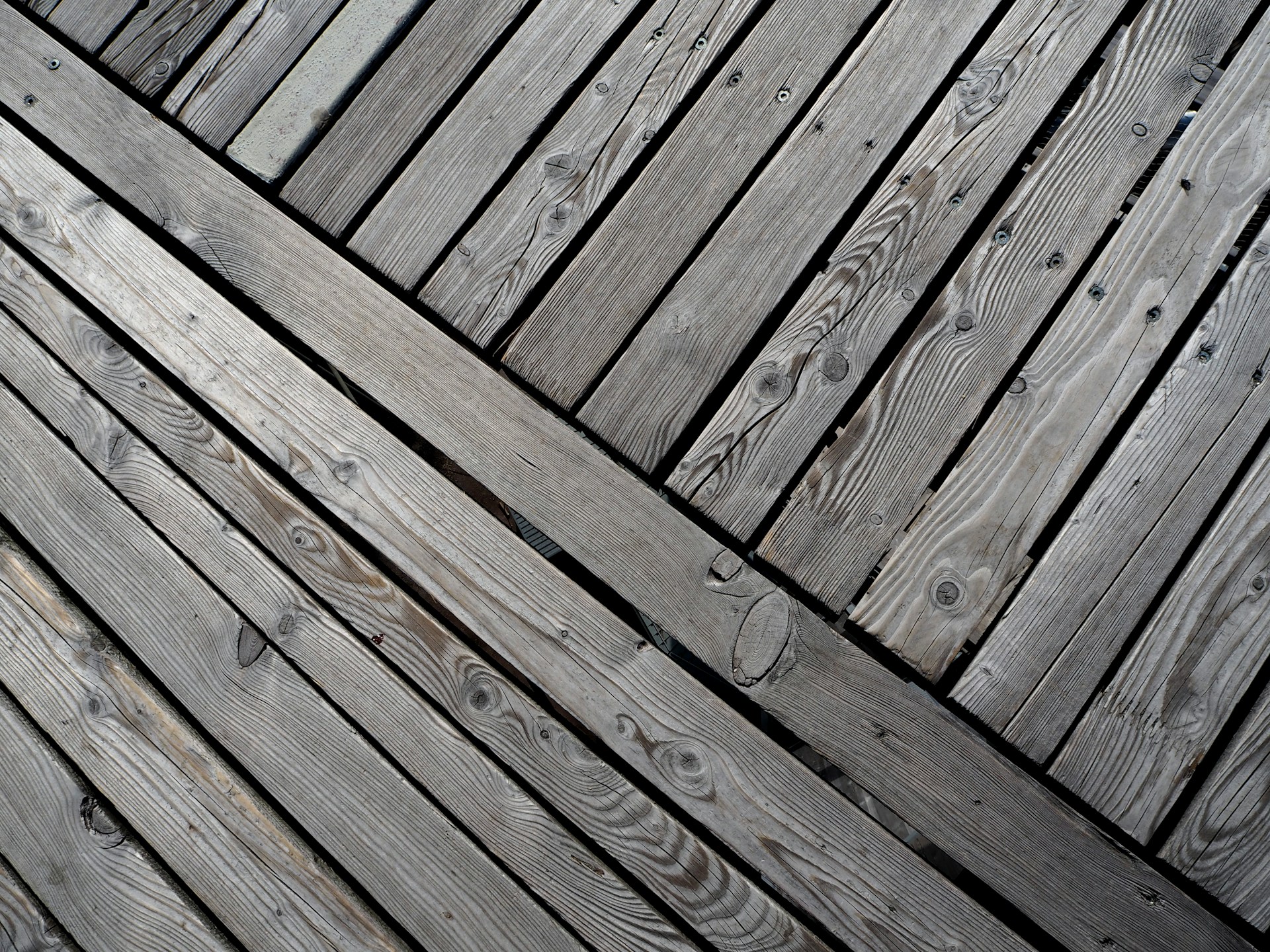 Which Best Wood Deck Cleaner Works for Removing Fall Debris and Stains?